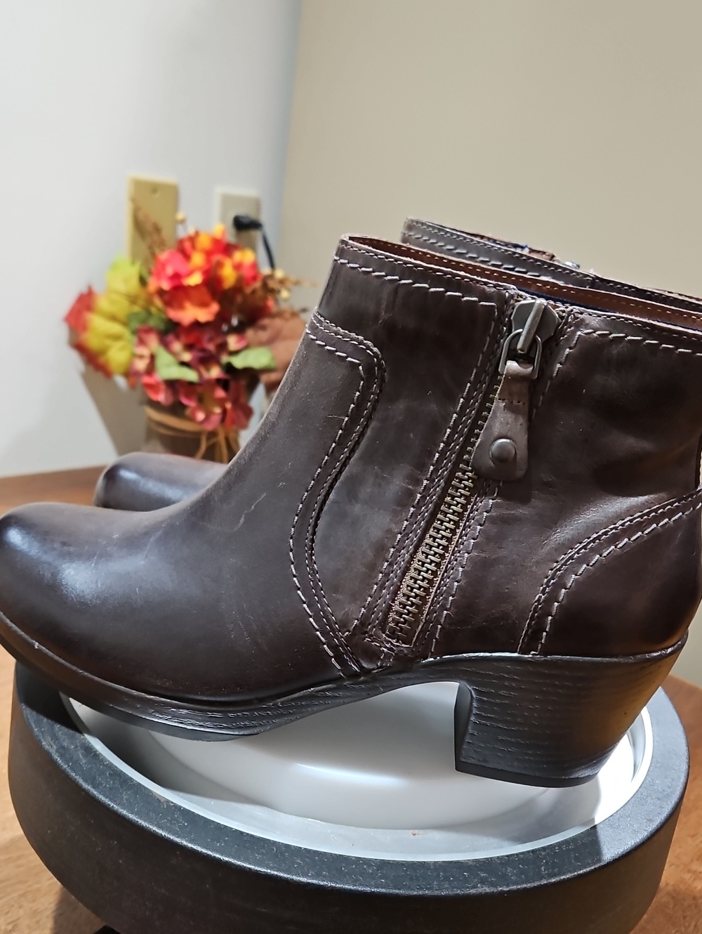 Women's Brown Leather Ankle Booties with Side Zip - Picture 9 of 14